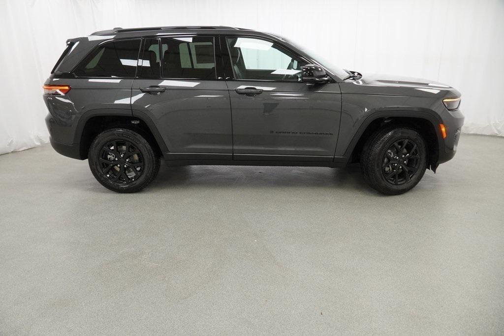 new 2025 Jeep Grand Cherokee car, priced at $41,730