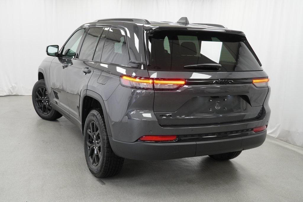 new 2025 Jeep Grand Cherokee car, priced at $41,730