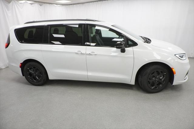 new 2025 Chrysler Pacifica Hybrid car, priced at $50,080