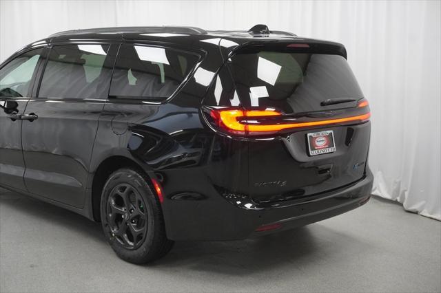 new 2025 Chrysler Pacifica Hybrid car, priced at $48,080