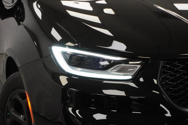 new 2025 Chrysler Pacifica Hybrid car, priced at $48,080