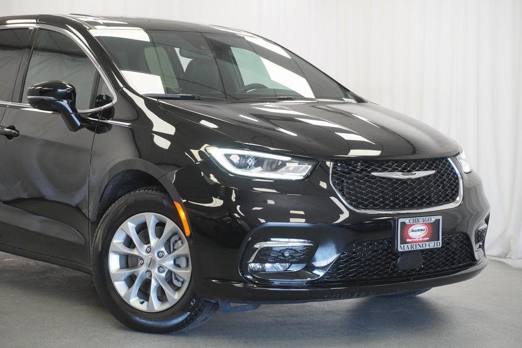 used 2025 Chrysler Pacifica car, priced at $42,094