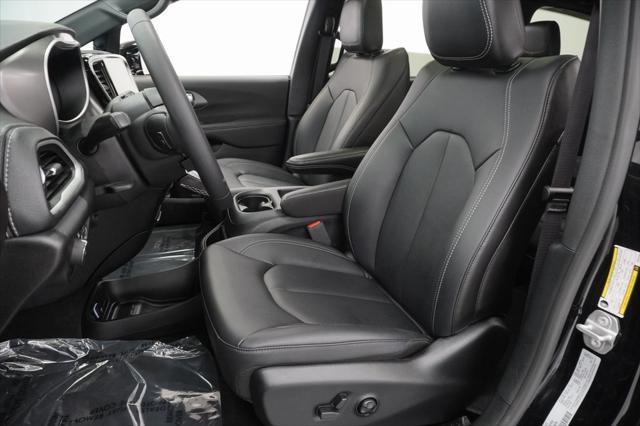 used 2025 Chrysler Pacifica car, priced at $43,994