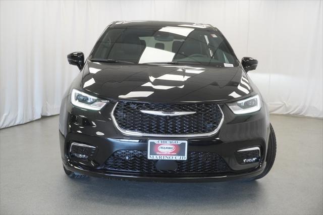 used 2025 Chrysler Pacifica car, priced at $43,994