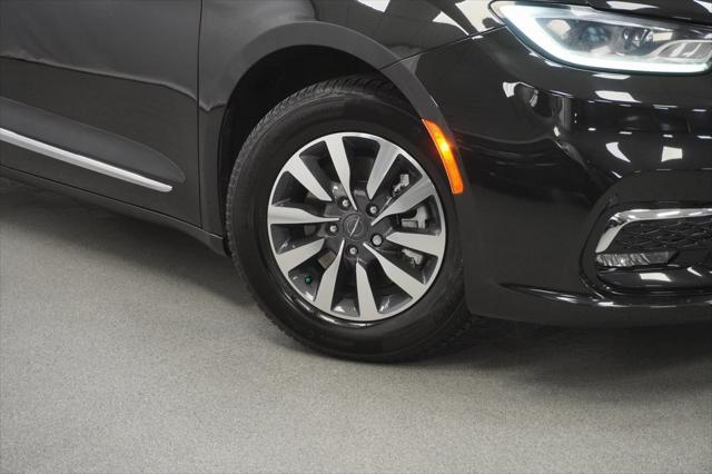 used 2021 Chrysler Pacifica Hybrid car, priced at $29,794