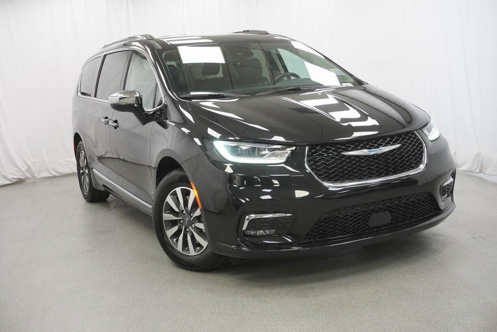 used 2021 Chrysler Pacifica Hybrid car, priced at $28,194
