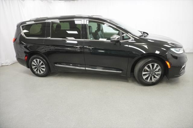 used 2021 Chrysler Pacifica Hybrid car, priced at $29,794