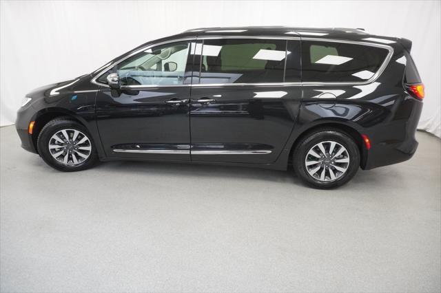 used 2021 Chrysler Pacifica Hybrid car, priced at $29,794