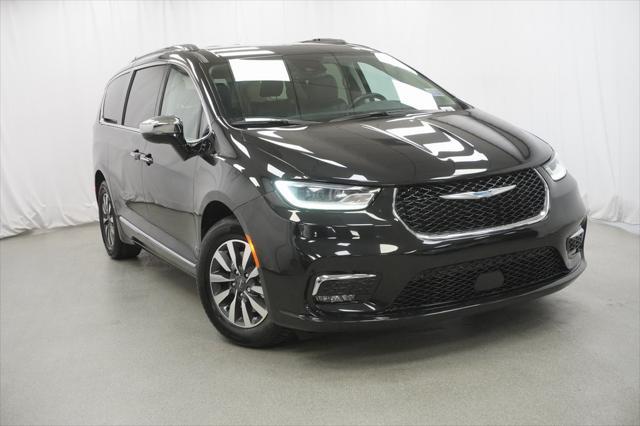 used 2021 Chrysler Pacifica Hybrid car, priced at $29,794