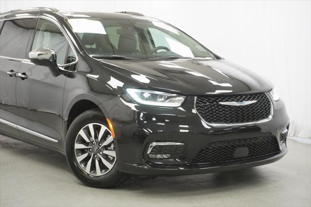 used 2021 Chrysler Pacifica Hybrid car, priced at $29,794