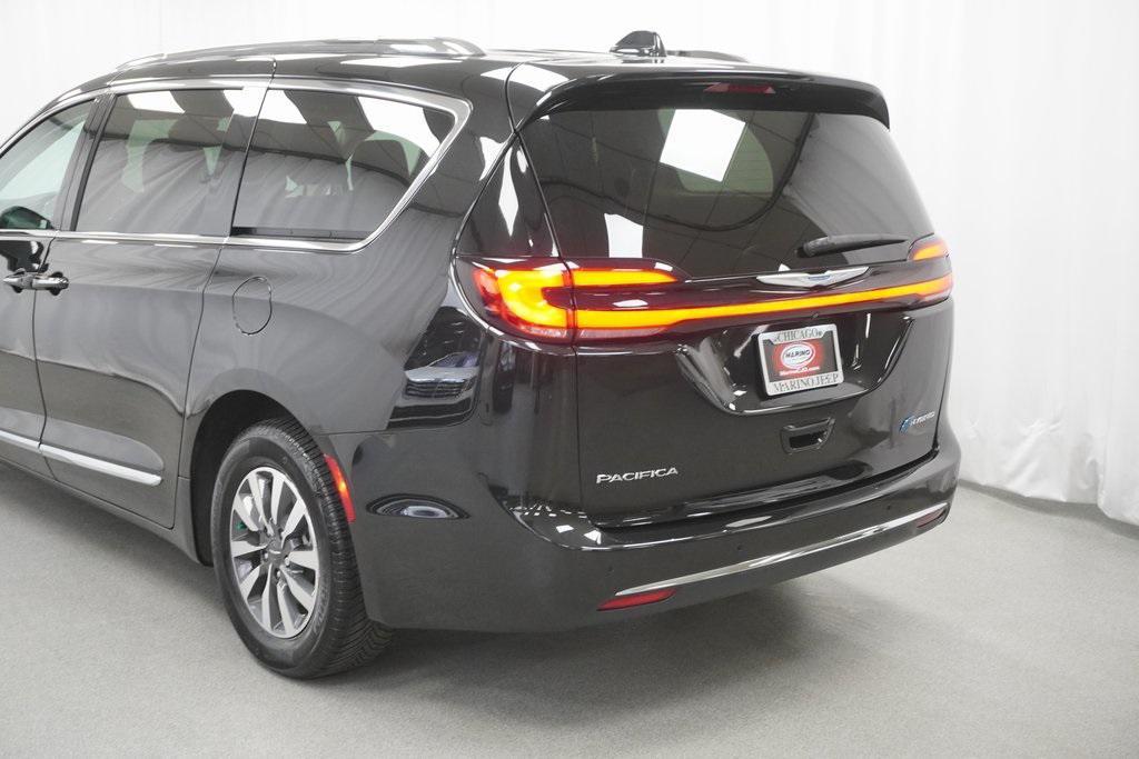 used 2021 Chrysler Pacifica Hybrid car, priced at $28,194