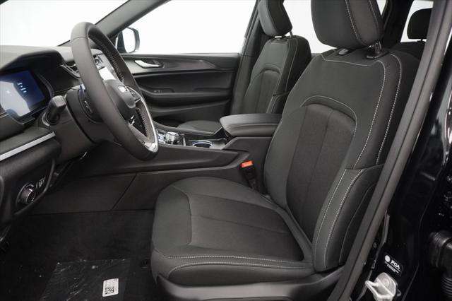new 2025 Jeep Grand Cherokee car, priced at $34,875