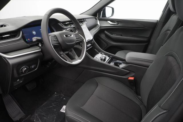 new 2025 Jeep Grand Cherokee car, priced at $34,875