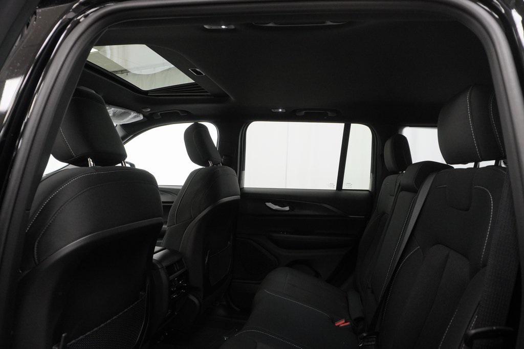 new 2025 Jeep Grand Cherokee car, priced at $35,125