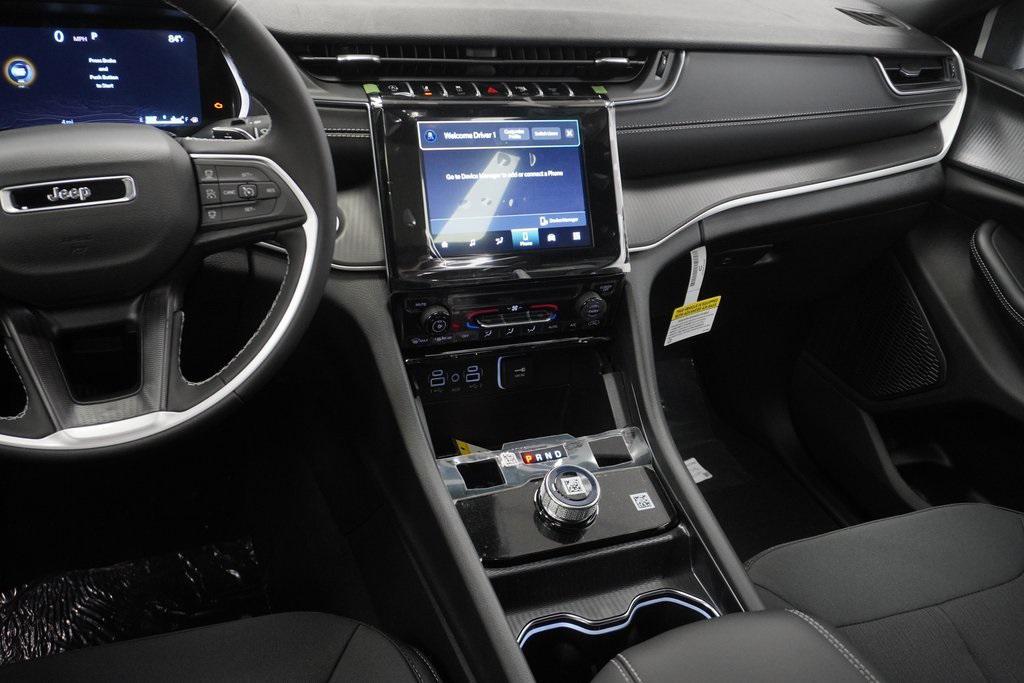 new 2025 Jeep Grand Cherokee car, priced at $35,125