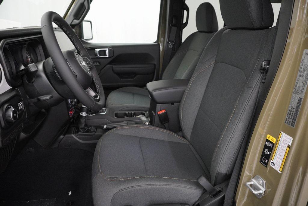 new 2025 Jeep Wrangler car, priced at $46,575