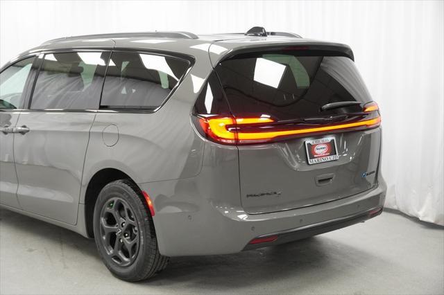 new 2025 Chrysler Pacifica Hybrid car, priced at $49,775