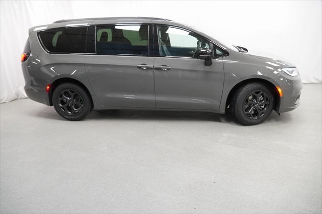 new 2025 Chrysler Pacifica Hybrid car, priced at $49,775