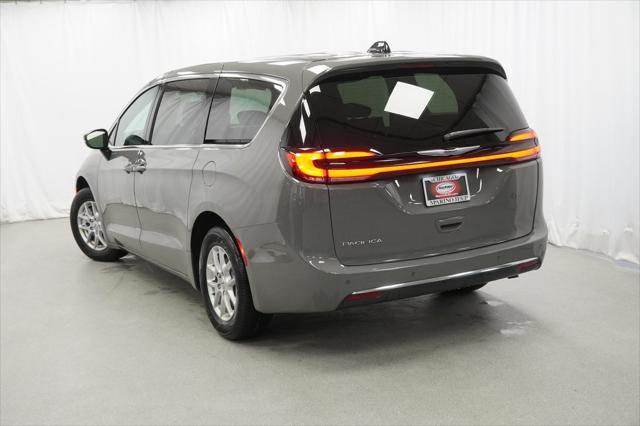 new 2025 Chrysler Pacifica car, priced at $38,640