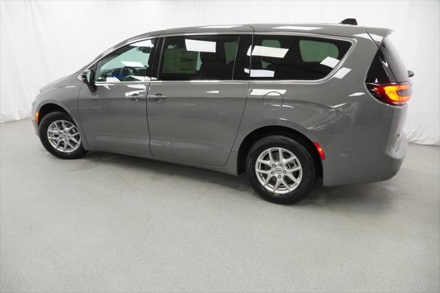 new 2025 Chrysler Pacifica car, priced at $38,640