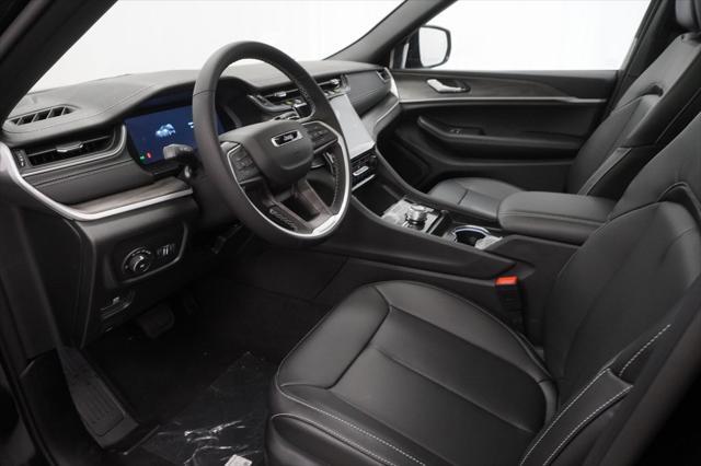 new 2025 Jeep Grand Cherokee car, priced at $42,755