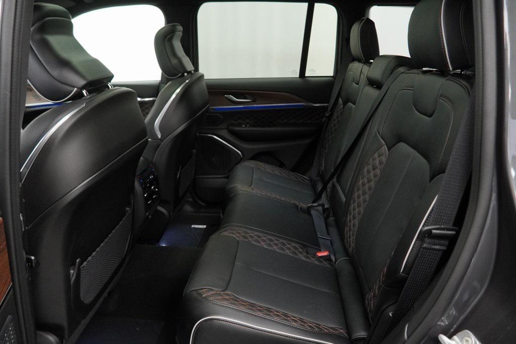 new 2025 Jeep Grand Cherokee car, priced at $55,425