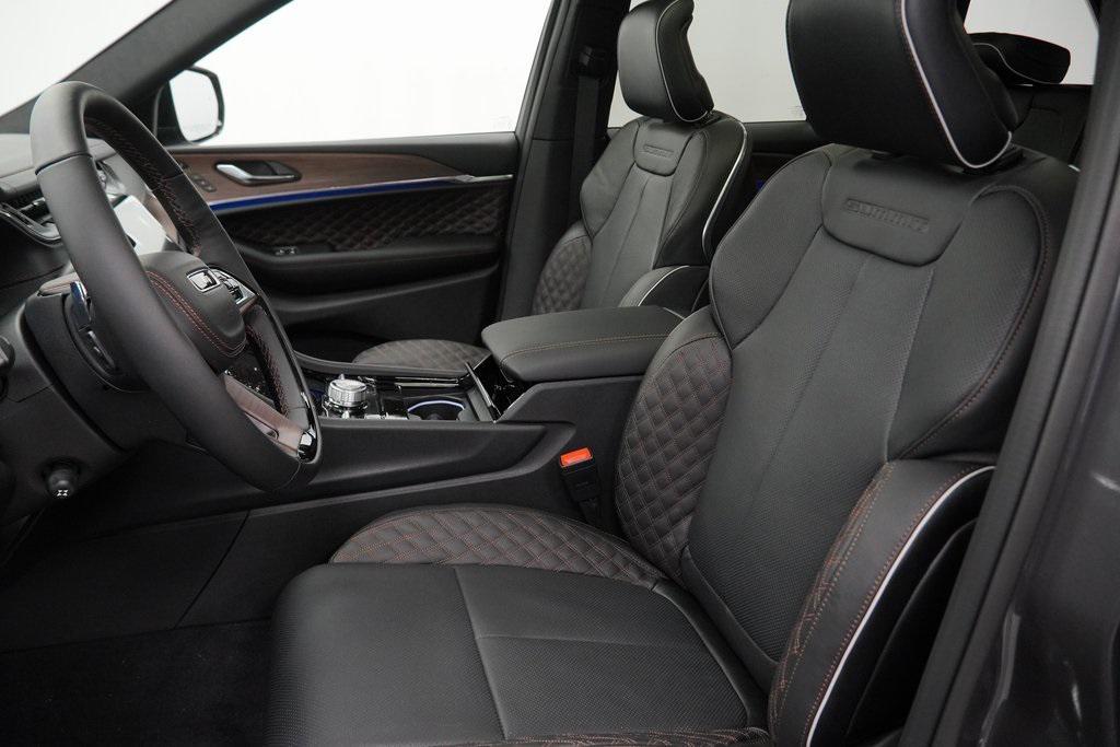 new 2025 Jeep Grand Cherokee car, priced at $55,425