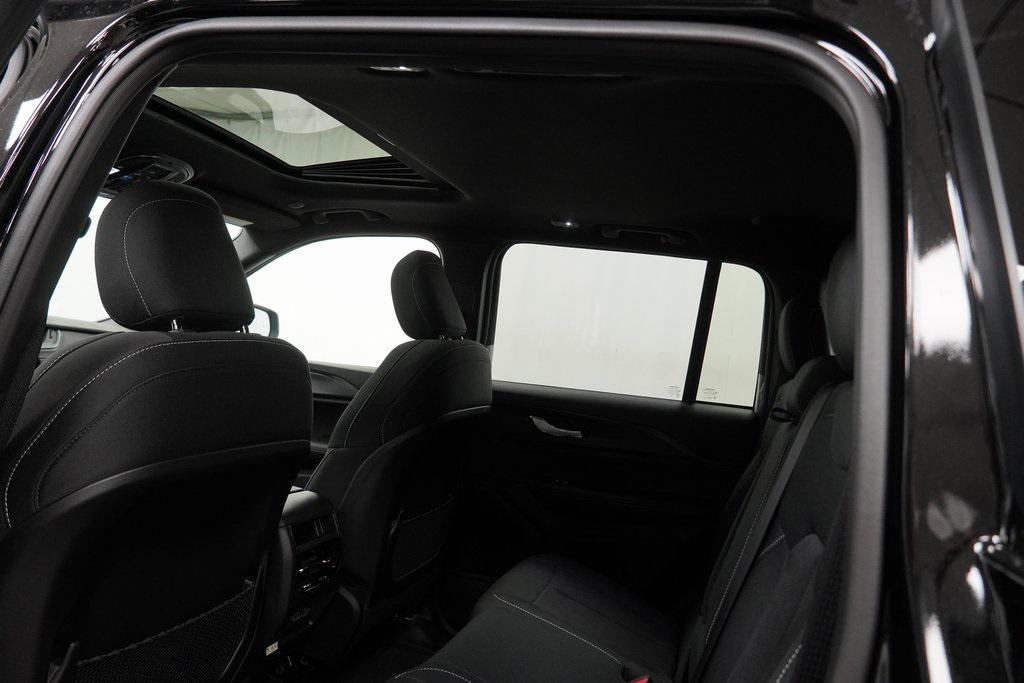 new 2025 Jeep Grand Cherokee car