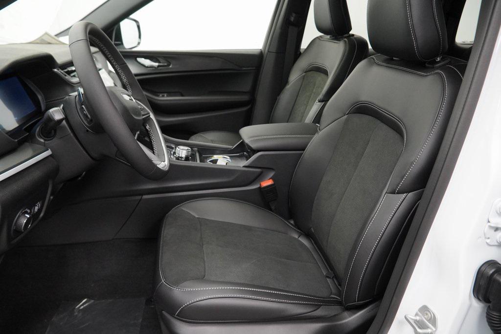 new 2025 Jeep Grand Cherokee car