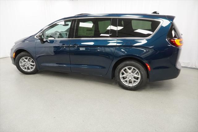 new 2025 Chrysler Pacifica car, priced at $42,035