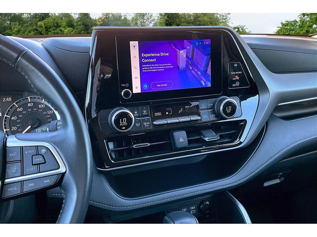 used 2024 Toyota Highlander car, priced at $32,900