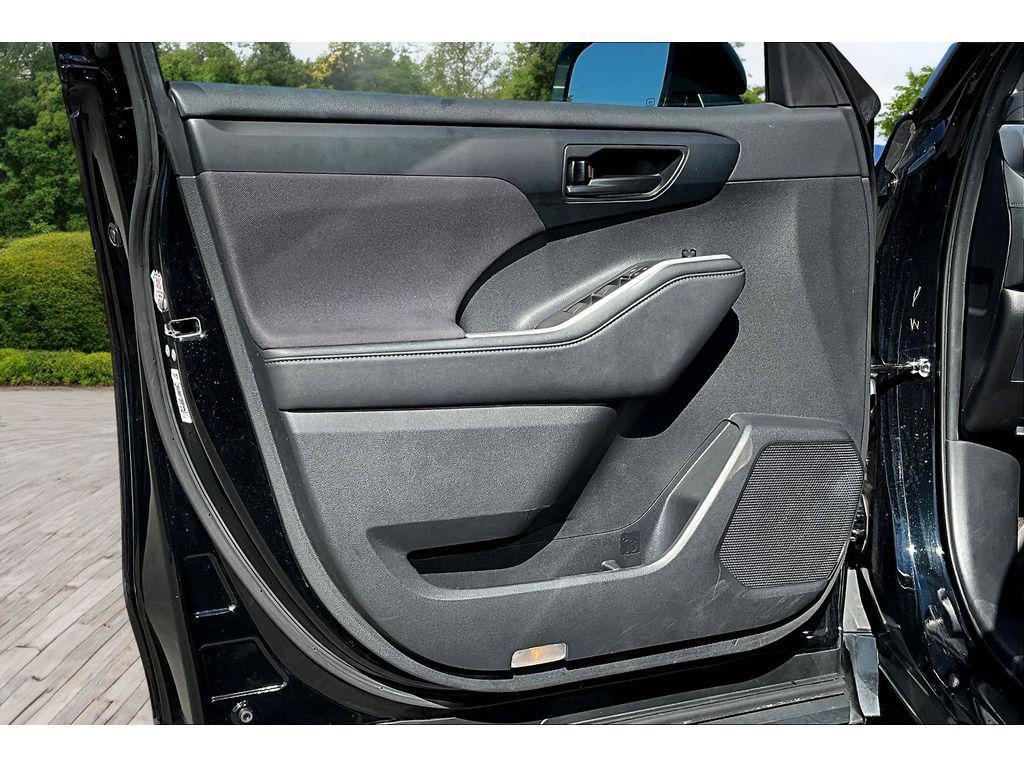 used 2024 Toyota Highlander car, priced at $32,900