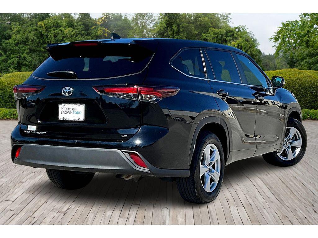 used 2024 Toyota Highlander car, priced at $32,900
