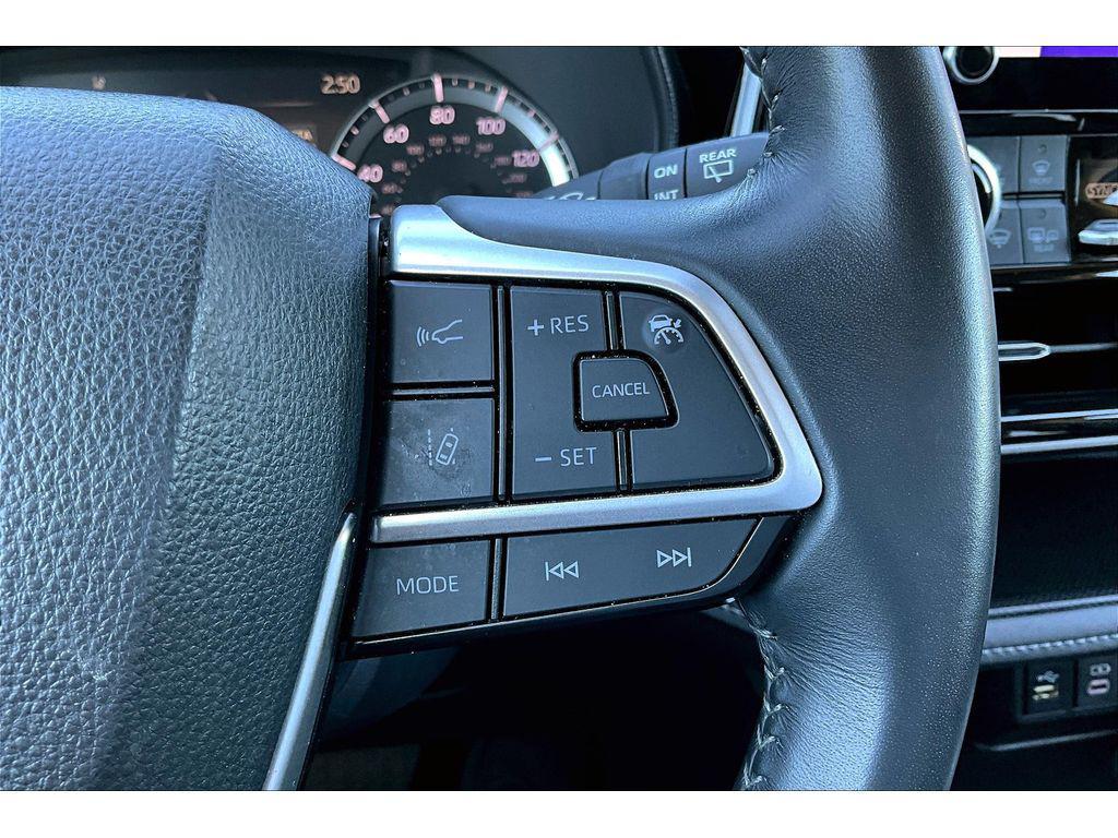 used 2024 Toyota Highlander car, priced at $32,900