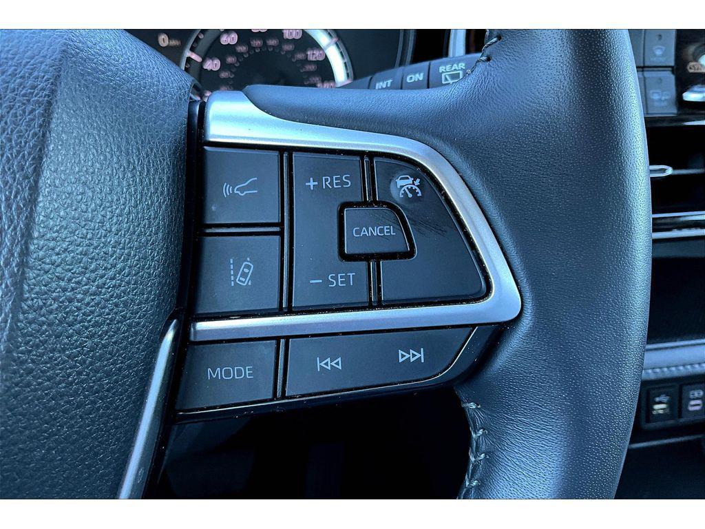 used 2024 Toyota Highlander car, priced at $34,495