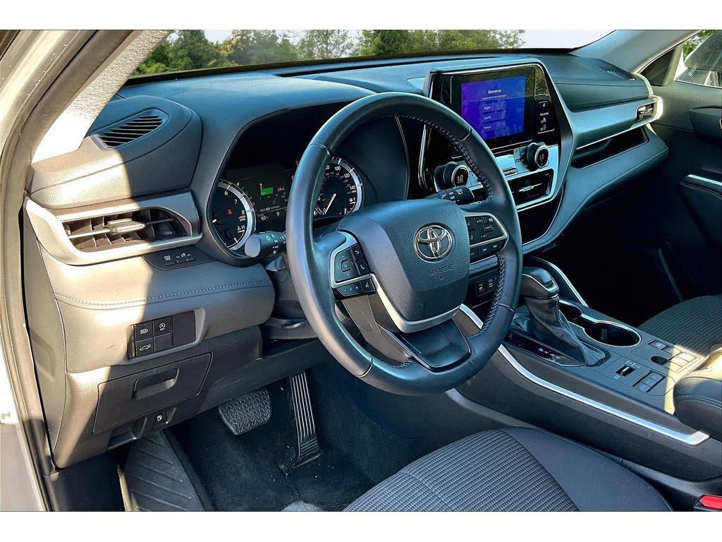 used 2024 Toyota Highlander car, priced at $34,495