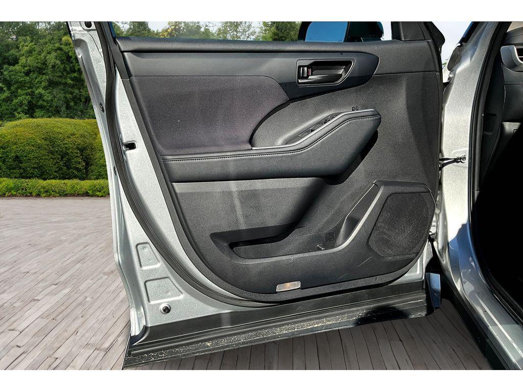 used 2024 Toyota Highlander car, priced at $34,495