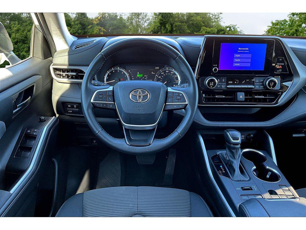 used 2024 Toyota Highlander car, priced at $34,495