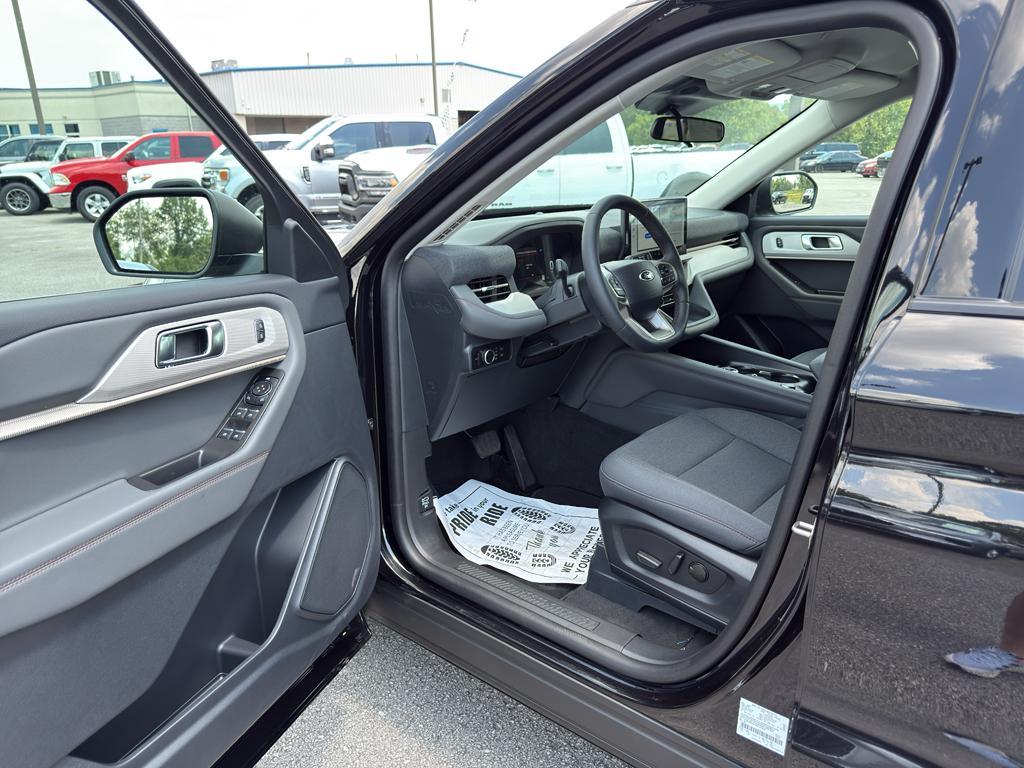 new 2025 Ford Explorer car, priced at $42,178