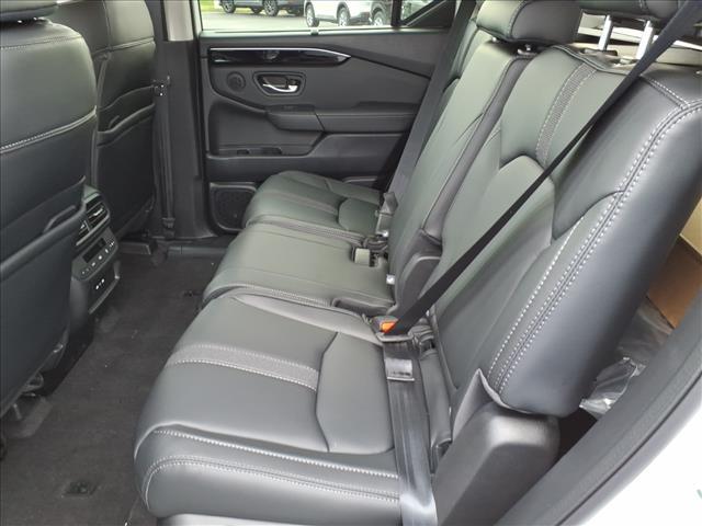 new 2025 Honda Pilot car, priced at $48,280