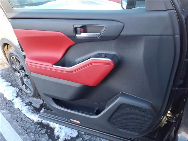 used 2023 Toyota Highlander car, priced at $39,000