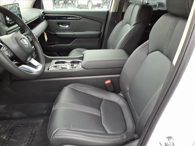 new 2025 Honda Pilot car, priced at $51,550