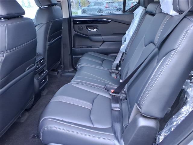 new 2025 Honda Pilot car, priced at $53,450