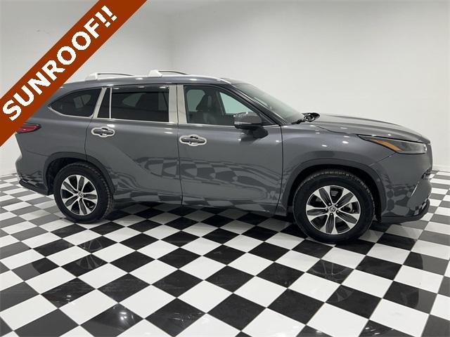 used 2022 Toyota Highlander car, priced at $30,590