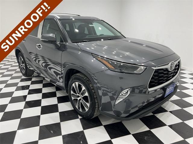 used 2022 Toyota Highlander car, priced at $30,590