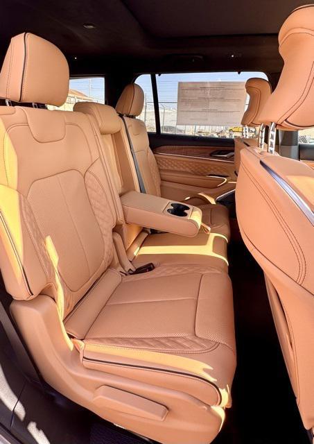 new 2025 Jeep Grand Cherokee L car