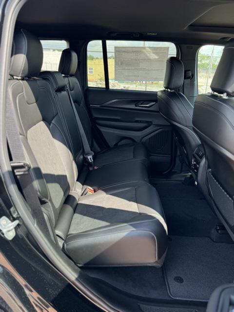 new 2025 Jeep Grand Cherokee car, priced at $42,043