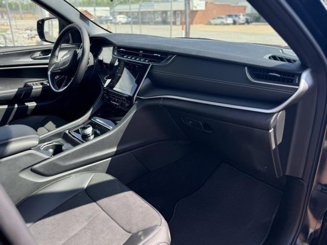 new 2025 Jeep Grand Cherokee car, priced at $42,043