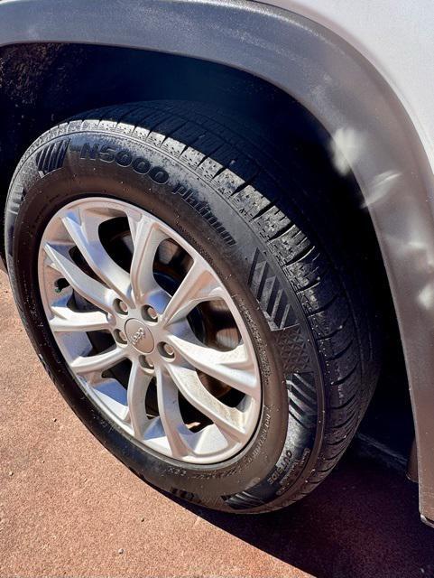 used 2020 Jeep Cherokee car, priced at $17,000