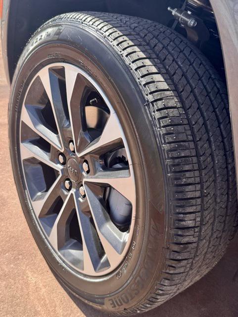 new 2025 Jeep Grand Cherokee car, priced at $60,750